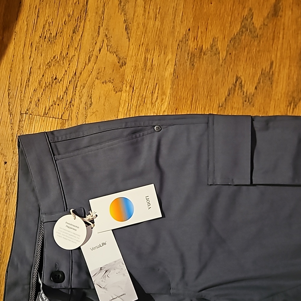 NWT Men’s "Vuori Meta Cargo Pants" in color "Shale". Various Sizes - Picture 10 of 15